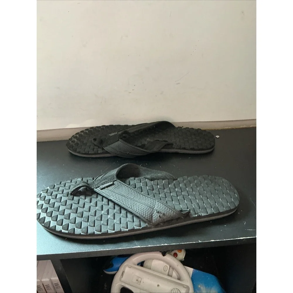Flojos Men's Black Flip Flops. NO SIZE 12 1/2